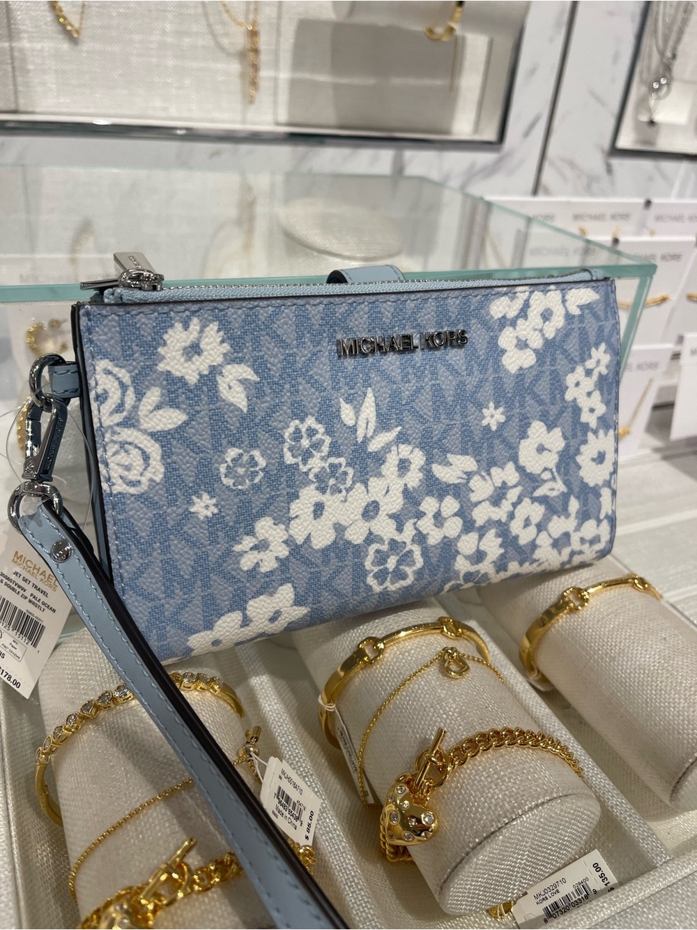 MICHAEL KORS JST Lg Double Zip Printed Signature Logo Wristlet Wallet
Pale Ocean